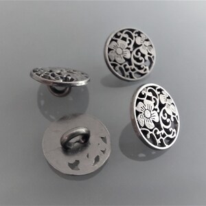 8 boutons ronds 12 mm métal gravé et ajouré coloris gris acier image 2