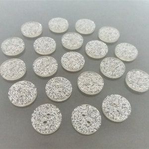 20 runde Knöpfe 12 mm transparent mit silbernem Glitzer