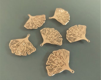 6 Gingko leaf pendants 22 mm golden-coloured metal