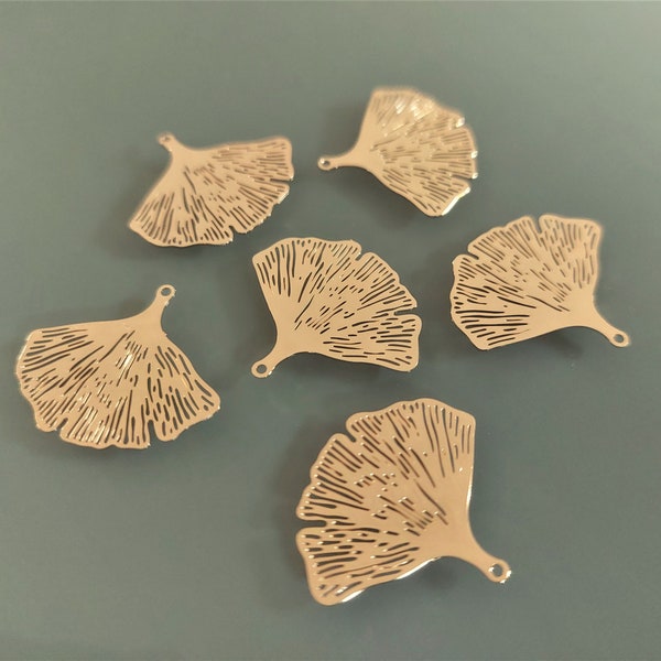 6 Gingko leaf pendants 22 mm golden-coloured metal