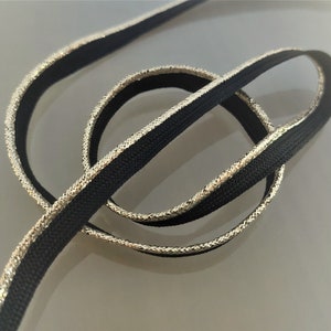 2 m 80 de passepoil noir avec bordure en fil lurex doré clair