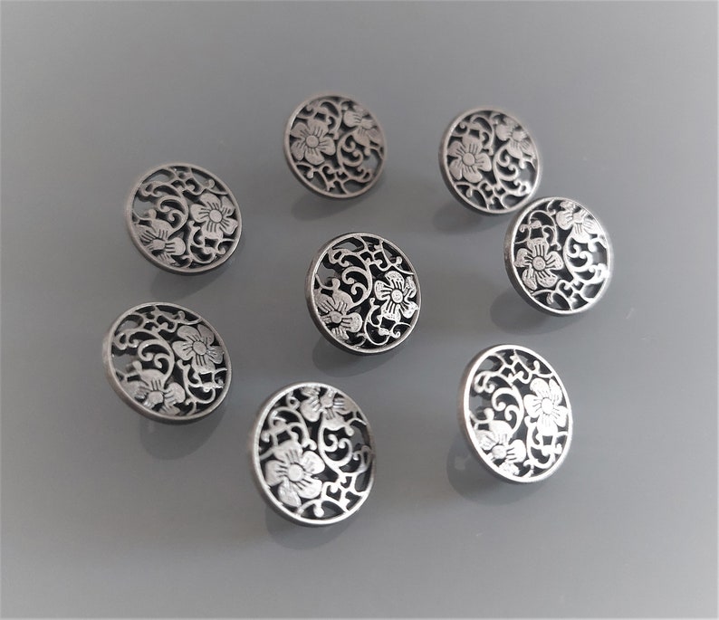 8 boutons ronds 12 mm métal gravé et ajouré coloris gris acier image 5