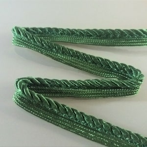 1 mètre de passepoil cordelette satinée vert sapin largeur 10 mm