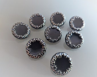 8 boutons ronds à pied 18 mm plastique noir et argent avec reflets bleutés