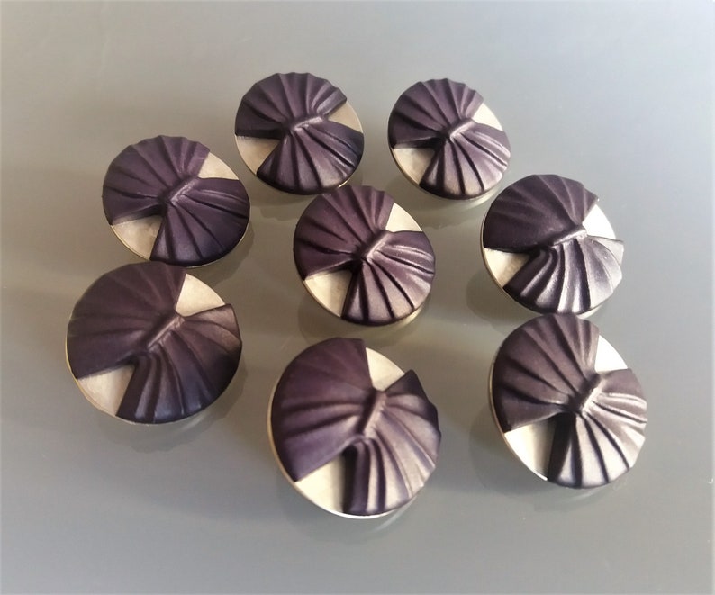 8 22 mm purple and silver grey plastic buttons