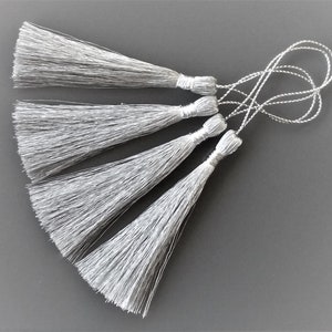 4 tassels threads height 8 cm silver color