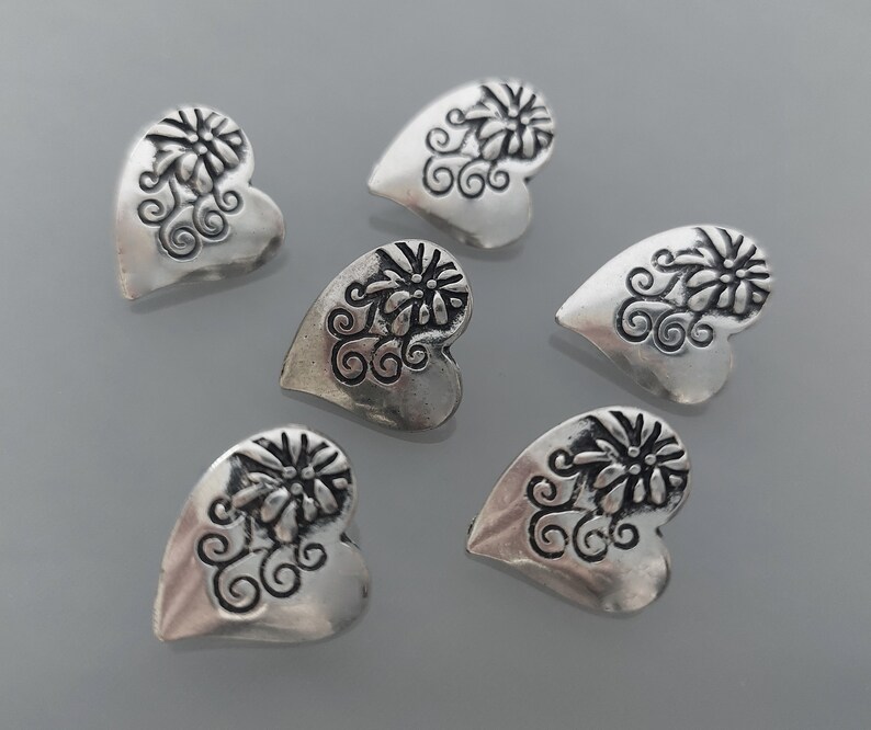 6 boutons 20 mm cœurs métal coloris argent image 5