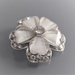 Bouton bijou fleur 25 mm argent, blanc et strass image 5