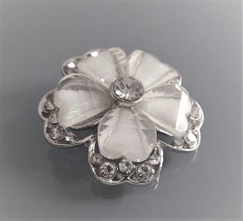 Bouton bijou fleur 25 mm argent, blanc et strass image 5