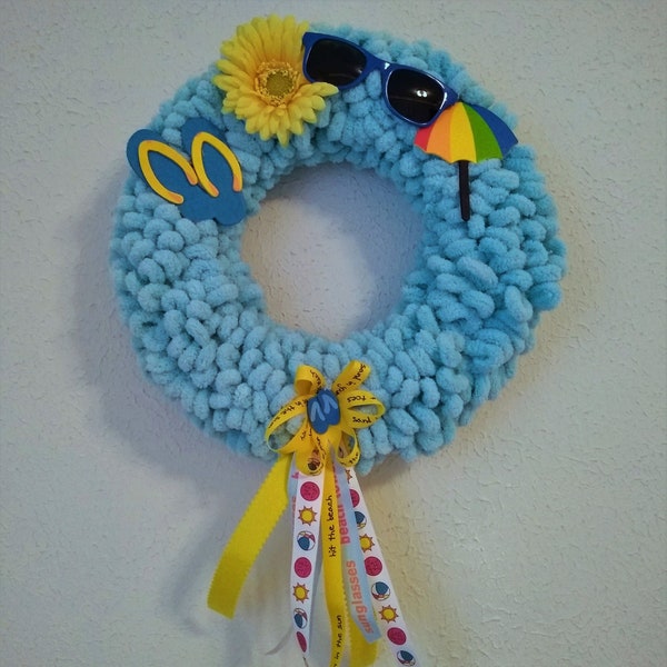 Summer Splash Beach and Sun Loop Yarn Decorative Wreath