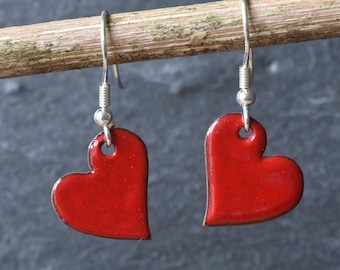 Orecchini a forma di cuore glitterato per San Valentino, orecchini rossi per San Valentino, orecchini a forma di cuore piccolo, regalo per la fidanzata, regalo per l'amica - Italia