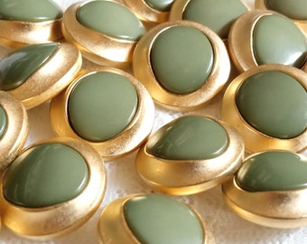 10 Plastic buttons, 15 mm, matt light gold and military green, Italian vintage 1970s, round with colored oval in the centre, light