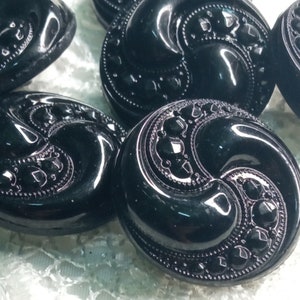 6 medium 22 mm black glass jewel buttons, very shiny, particular buttons, bohemian style