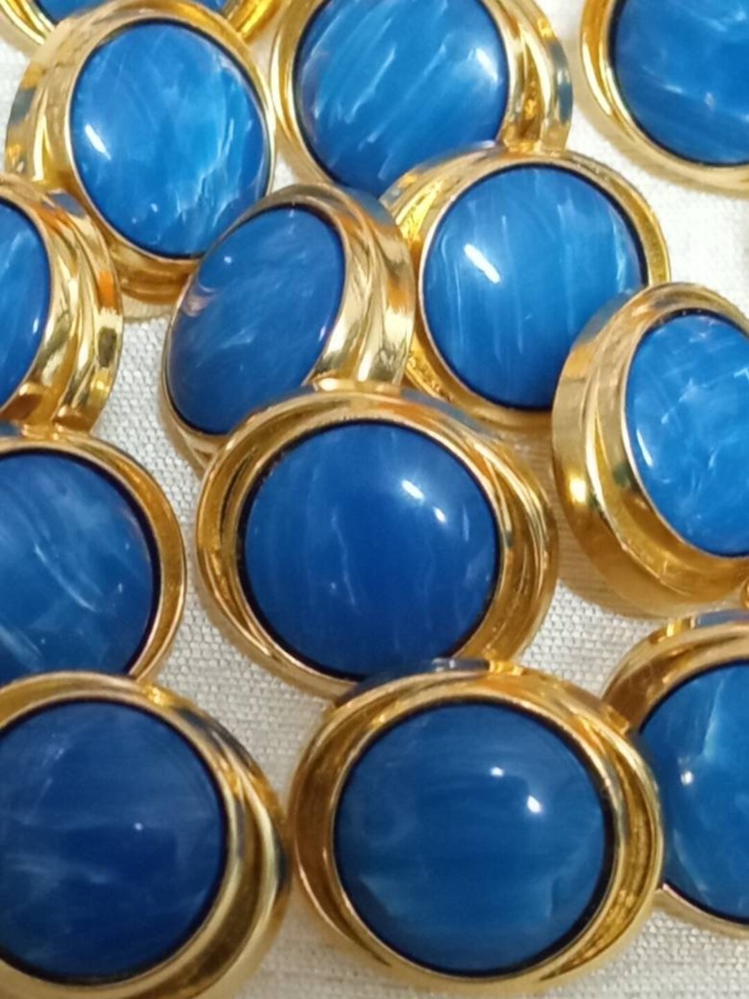 10 Small Plastic Buttons Vintage Plastic Buttons Very Light Etsy