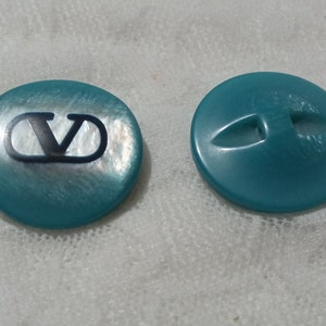6 Bottoni plastica stile Valentino, 23 mm Italia azzurro striato effetto marmo, vintage italiano anni 1980 immagine 2