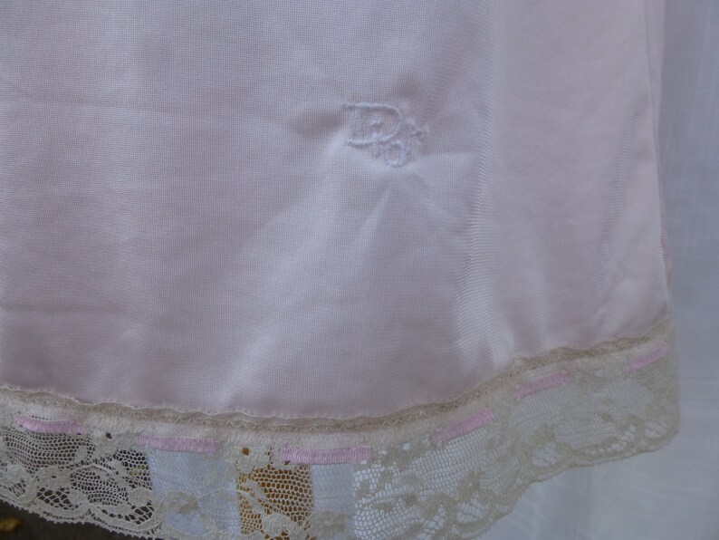 Vintage /"V/" Shaped Lingerie Applique Peach w//Mint Blossoms French