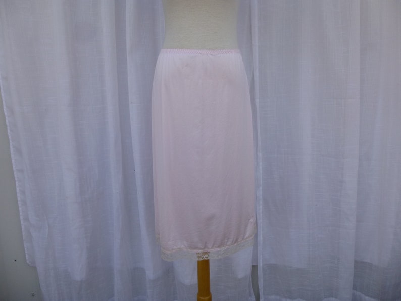 Vintage /"V/" Shaped Lingerie Applique Peach w//Mint Blossoms French