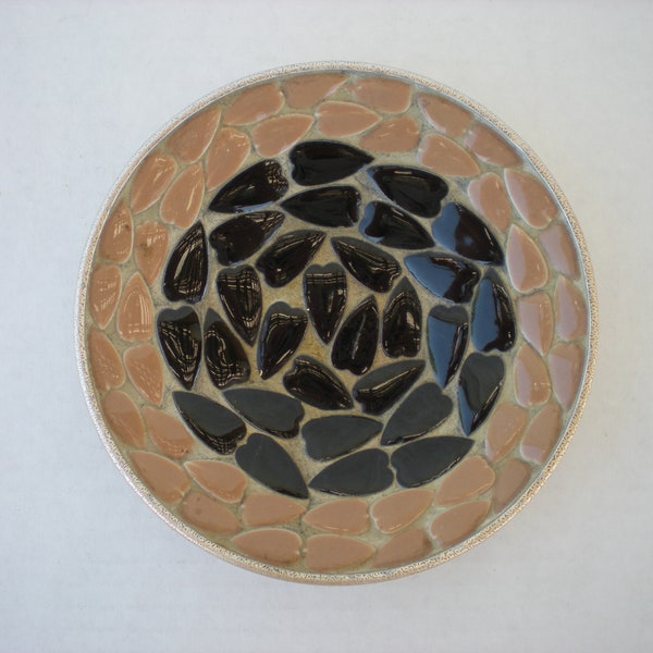 Vintage anni '60 Arte moderna giapponese Mosaico realizzato a mano in ceramica Foglia Petali Piatto rotondo Vassoio Mid-Century Retro / leggi la descrizione / Glam Garb