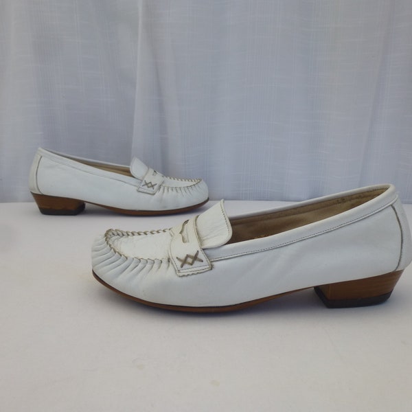 Vintage 70s Charm Step Genuine Leather Slip-On Moccasins Penny Loafers Shoes 8.5 White Low Heel Round Toe | read description | Glam Garb