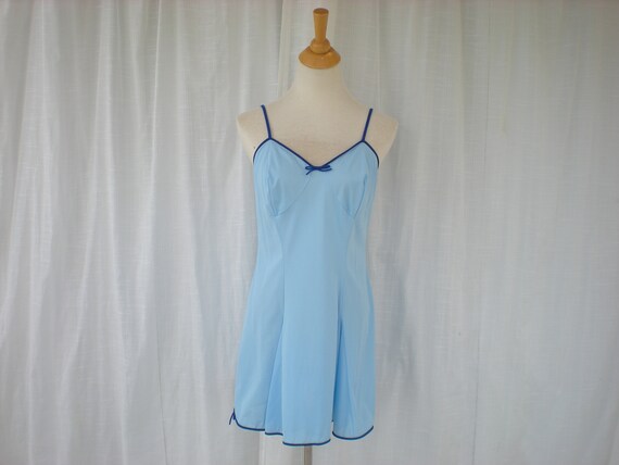 Lovely 1960/'s Pale Yellow Hollywood Vasserette Slip Dress