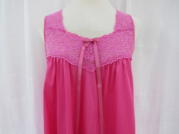 Vintage 60s 70s Vanity Fair Lacy Silky Sleeveless… - image 3