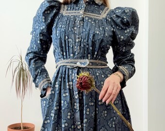 Antique Victorian Indigo Blue Calico Dandelion Floral Wrapper Prairie Dress