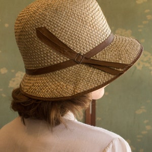 Straw Cloche / 20s 30s Hat / Vintage Straw Hat / Antique Headwear / Brown Trim immagine 9