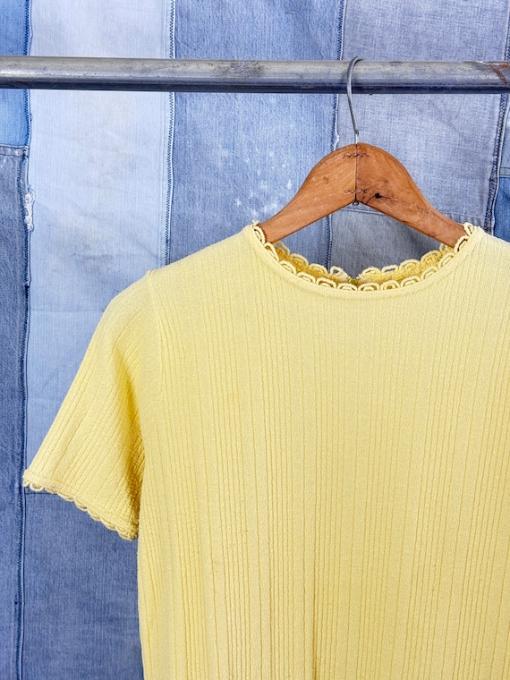 Vintage 1960s Scalloped Lace Trim Polyester Knit Top