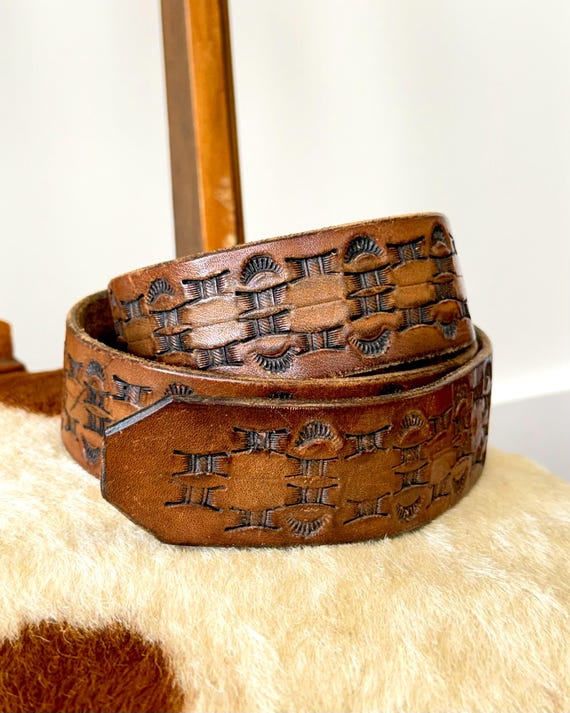 Vintage 1970s Western Tooled Leather Belt No Buckle | 40
