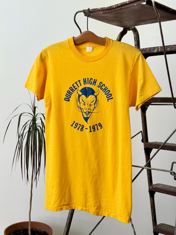 Vintage 1970s Blue Devils High School Graphic T Shirt | large