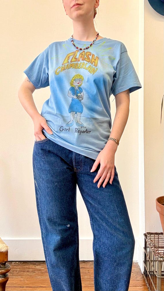 Vintage 1980s Flash Chamberlain Girl Reporter Hand Drawn Graphic T Shirt | medium large