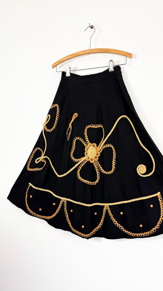 Vintage 1950s Carolyn Schnurer Rattan Flower Appliqué Skirt Vogue Documented | xsmall