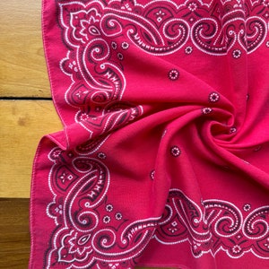 Vintage 1970er Jahre M W Filigrane rote waschfeste Color Bandana