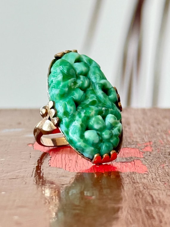 Vintage Deco Green Peking Glass Gold Filled Cocktail Ring | 4 1/4