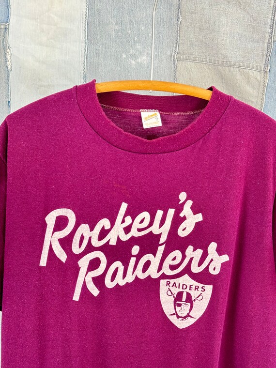 Vintage 1980s Rockey’s Raiders Football Graphic T… - image 2