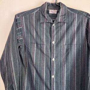Camisa Oxford a rayas con cuello cutaway de los años 50 y 60