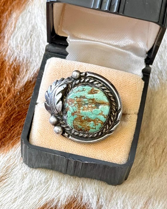 Vintage Round Turquoise Pale Green Matrix Navajo Silver Ring size 6.5