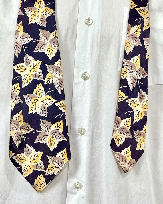 Vintage 1940s Leafy Stars Satin Acetate Printed Necktie Arco Cravats