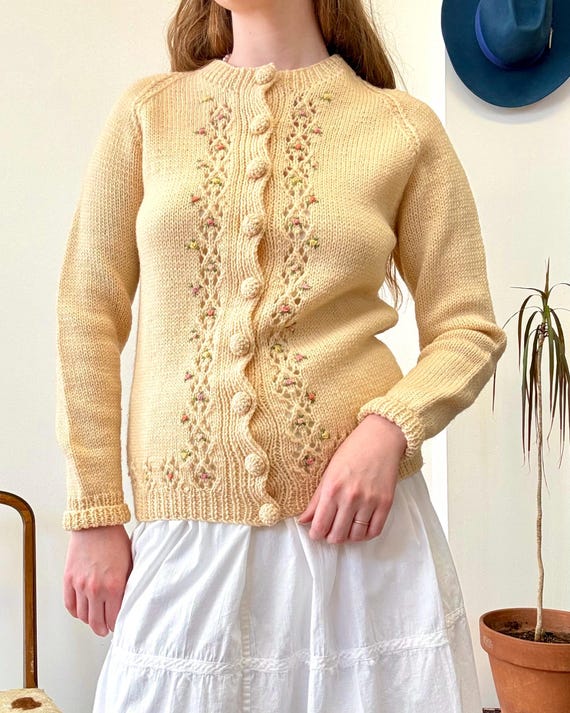Vintage 1960s Rosette Lace Handknit Wool Cardigan Sweater | small medium