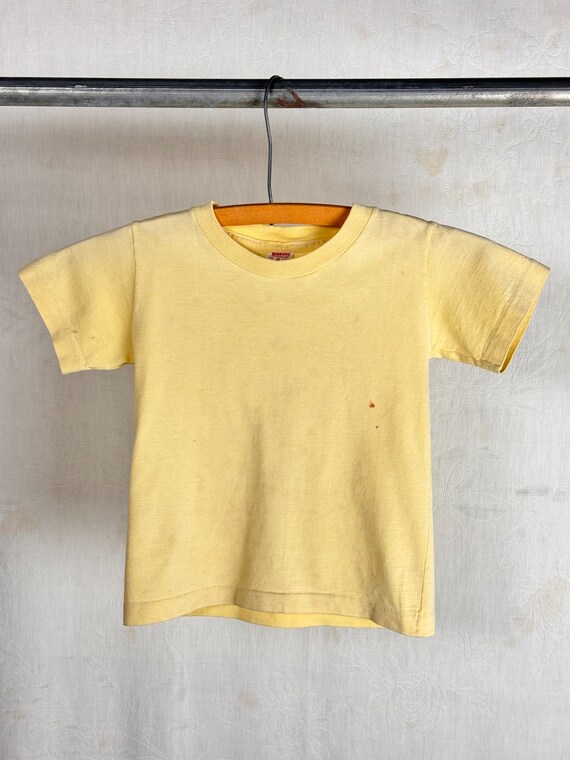 Vintage 1950s Childrens Buster Brown Distressed Butter T Shirt