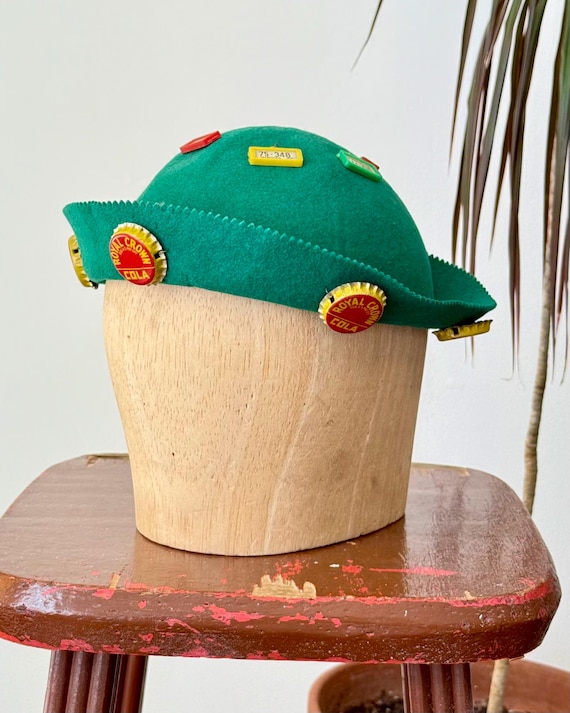 Vintage 1940s Royal Cola Bottle Cap Felt Whoopee Hat | kelly green