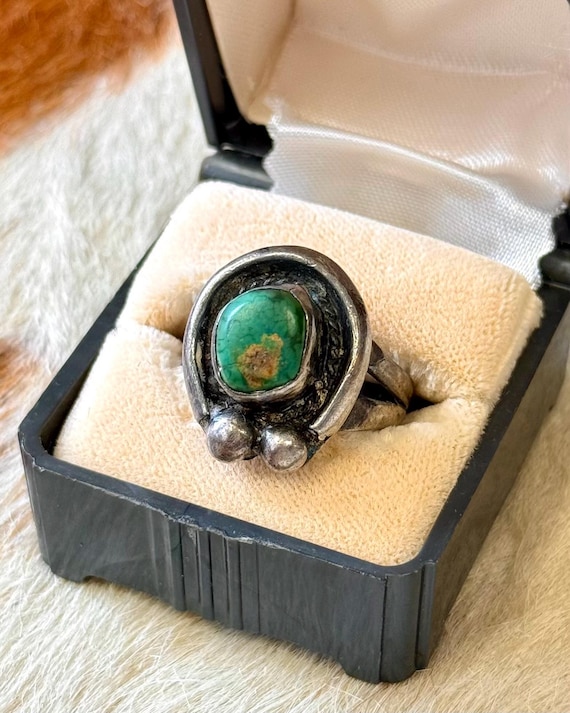 Vintage Sterling Green Turquoise Horseshoe Navajo Silver Ring size 7 3/4 8