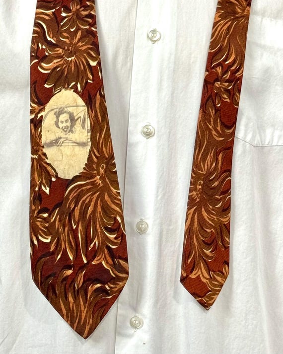 Vintage 1940s Sweetheart Photograph Satin Printed Necktie