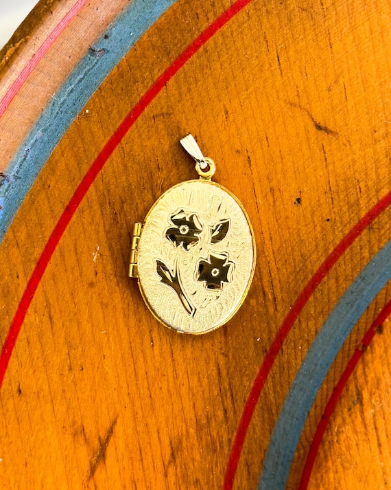 Vintage Large Oval Floral Etched Locket Pendant