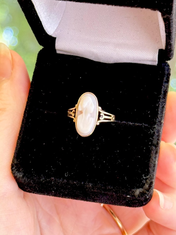 Antique 10k Gold Hand Carved White Cameo Ring | size 4 1/2
