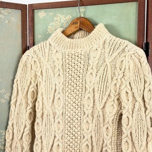 Vintage 1960s Irish Wool Fisherman Cable Knit Pullover Sweater | small