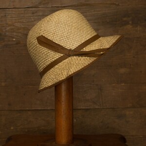 Straw Cloche / 20s 30s Hat / Vintage Straw Hat / Antique Headwear / Brown Trim immagine 2