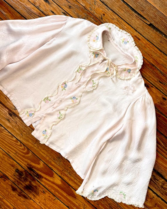 Vintage 1940s Embroidered Lavender Silk Satin Lace Bed Jacket Blouse