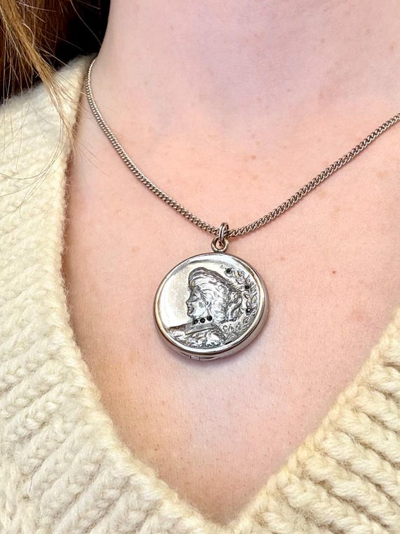 Antique Gibson Girl Art Nouveau Paste Silver Plated Round Locket