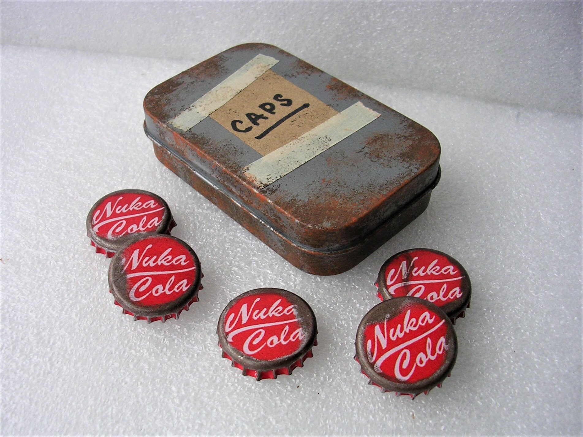 Fallout 4 76  Nuka Cola Cap Stash with 5 Caps   Classic Red  Caps